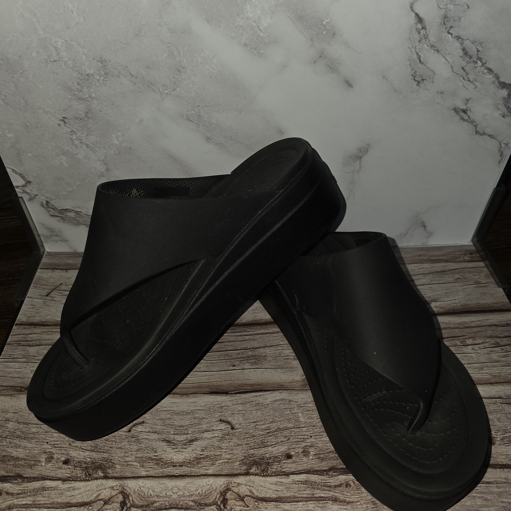 CROCS Black Brooklyn Women's Platform Flip Flops Size 8